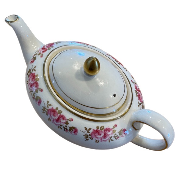 Sadler tea pot oval design with cabbage roses. - Picture 3 of 10